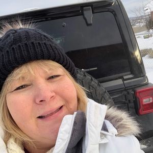 Meet your Posher, Debbie